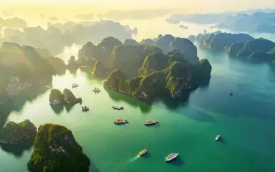 Ngắm ảnh mùa hè biển Hạ Long xanh biếc và quyến rũ