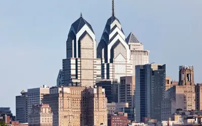 Tòa nhà One Liberty Place cao nổi bật giữa thành phố