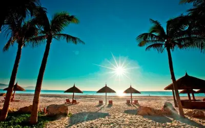 Mùa hè biển Phú Quốc rực nắng vàng và sóng xanh