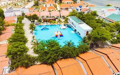 Chiêm ngưỡng ảnh Villa biển Vĩnh Hy lãng mạn bên bờ biển