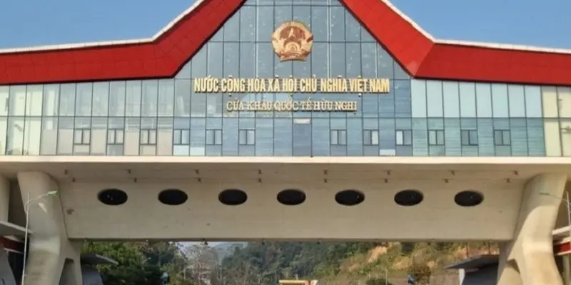Cửa khẩu Hữu Nghị điểm nối giao thương Việt Trung sôi động