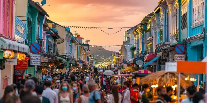 Khám phá vẻ đẹp cổ kính và sắc màu của Phố cổ Phuket