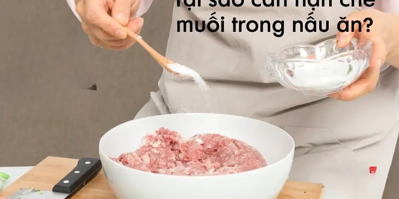 Tại sao cần hạn chế muối trong nấu ăn cho gia đình?