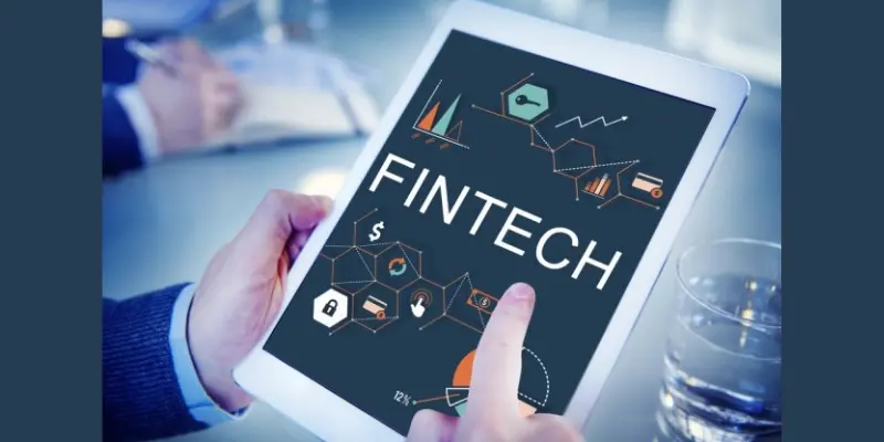Công nghệ FinTech ngân hàng thay đổi trải nghiệm người dùng