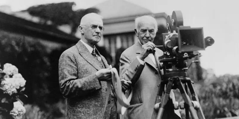 Ai phát minh ra bóng đèn sợi đốt trong lịch sử khoa học