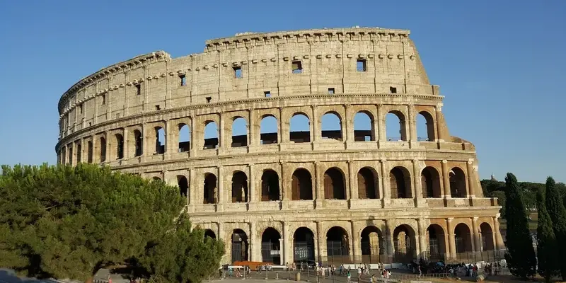 Khám phá vẻ đẹp cổ kính của đấu trường La Mã tại Rome