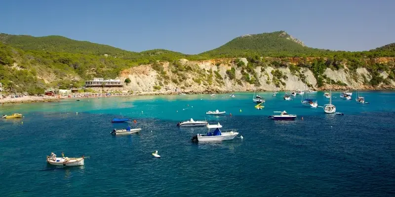 Khám phá văn hóa và ẩm thực độc đáo của Ibiza đầy màu sắc