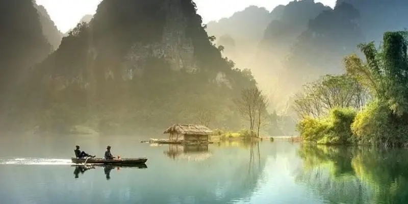 Mùa đông lạnh giá Ba Bể giữa sương mù huyền ảo