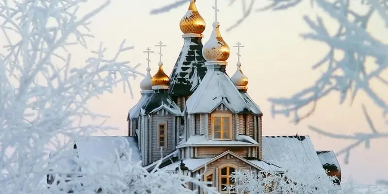 Mùa đông tuyết rơi St. Petersburg Nga đẹp như cổ tích