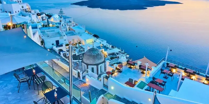 Khám phá mùa hè bãi biển Santorini Hy Lạp thơ mộng