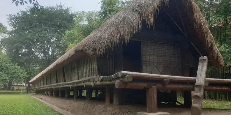 Ảnh Nhà sàn Ê Đê Đắk Lắk đẹp mộc mạc giữa núi rừng