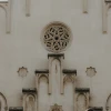 Khám phá vẻ đẹp cửa sổ kiến trúc Gothic