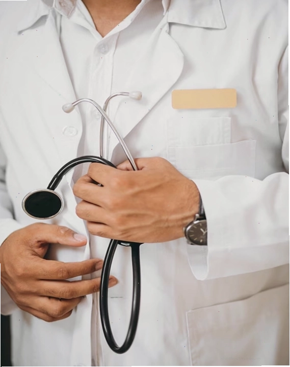 Bác sĩ tại MEDLATEC tư vấn cho bệnh nhân