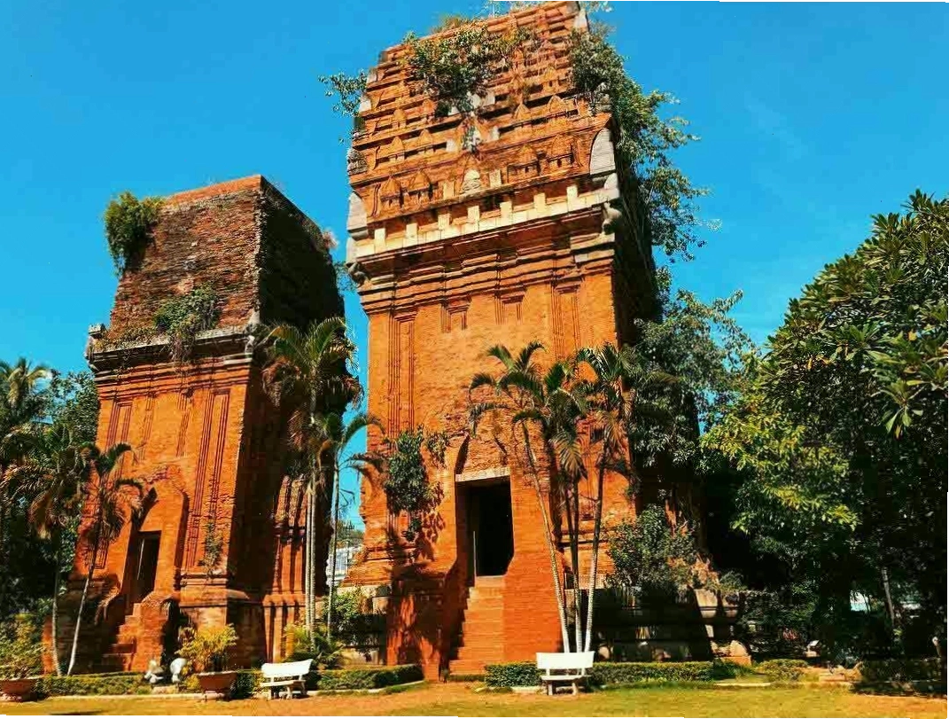 Bãi biển Kỳ Co với làn nước trong xanh như ngọc bích