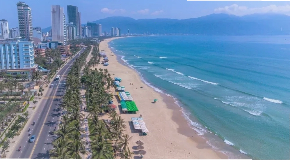 Bãi biển Mỹ Khê Đà Nẵng với cát trắng và nước biển xanh biếc