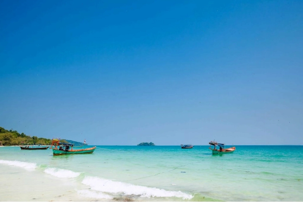 Bãi biển Saracen Bay tuyệt đẹp trên đảo Koh Rong Samloem