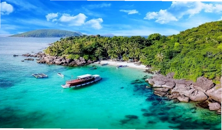 Bãi Sao Phú Quốc với cát trắng mịn và làn nước trong xanh
