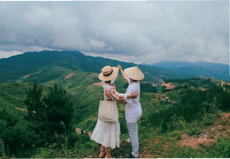 Bản làng yên bình dưới chân Đèo Pha Đin