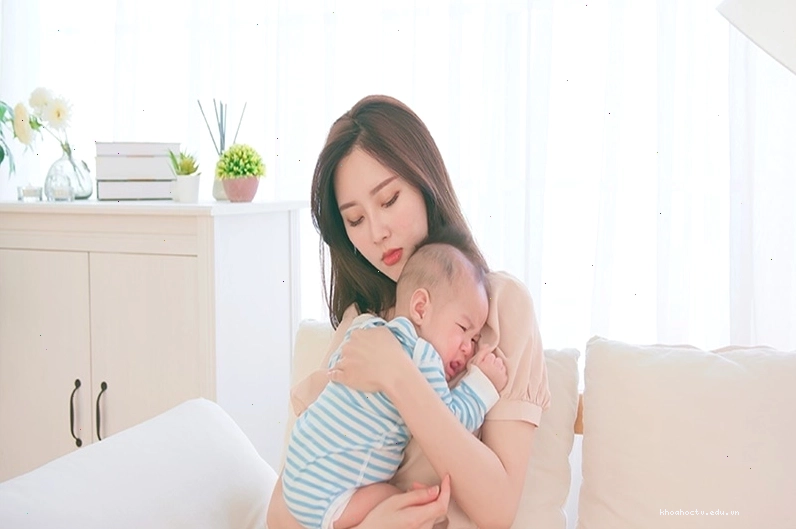Bé muốn gần mẹ hơn khi bước vào giai đoạn Wonder Weeks