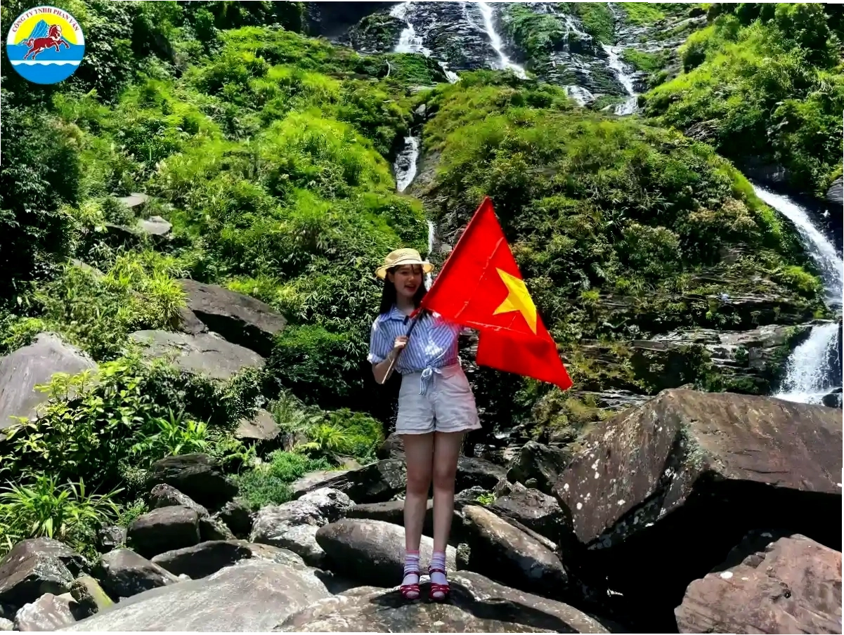 Biển Hoành Sơn Hà Tĩnh dưới chân Đèo Ngang