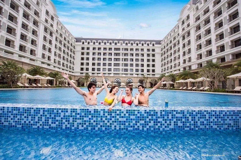 Biển xanh, cát trắng, nắng vàng tại Đảo Ti Tốp