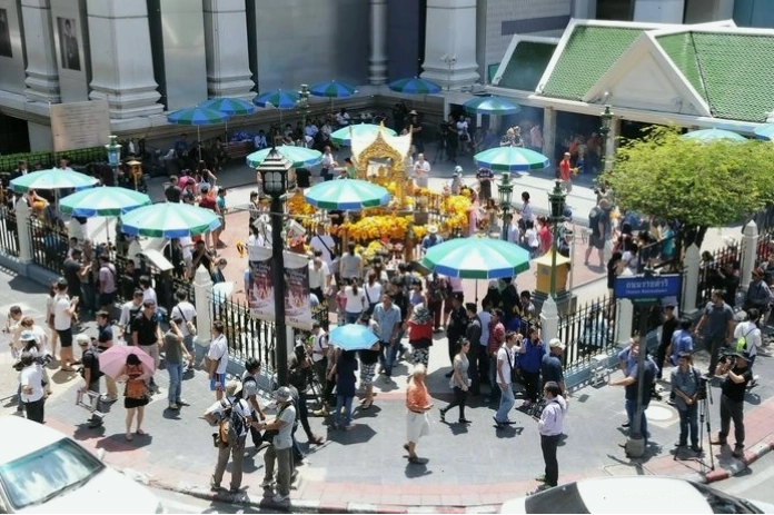 Bối cảnh đền Erawan tại Bangkok