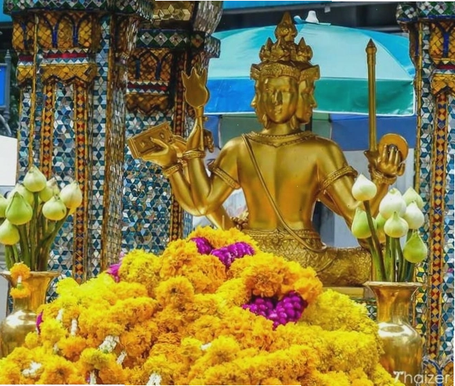 Bức tượng Phật ngồi lớn nhất Thái Lan tại Wat Muang