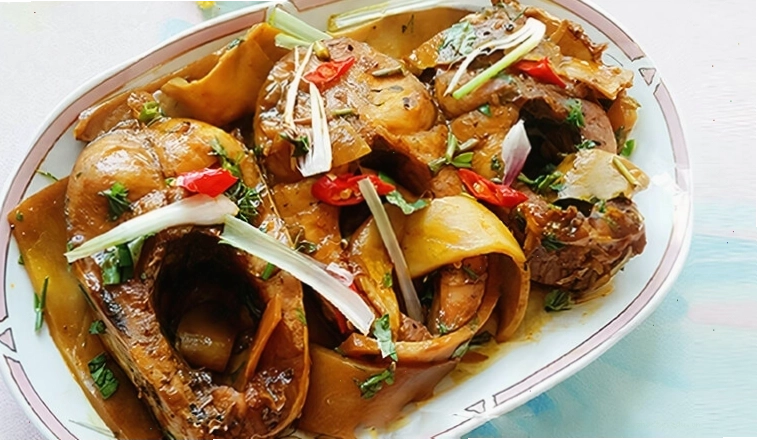 Cá trắm kho măng lạ miệng