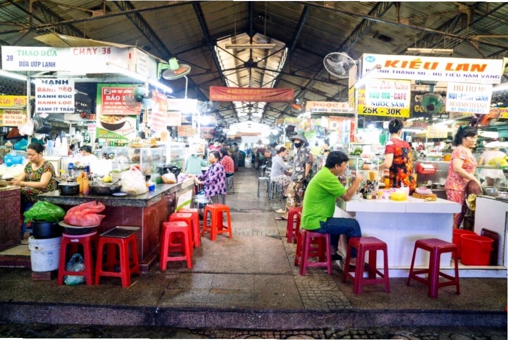 Các quầy hàng ẩm thực đường phố tại Chợ Tân Định