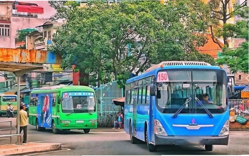 Các tuyến xe buýt di chuyển đến Dinh Độc Lập