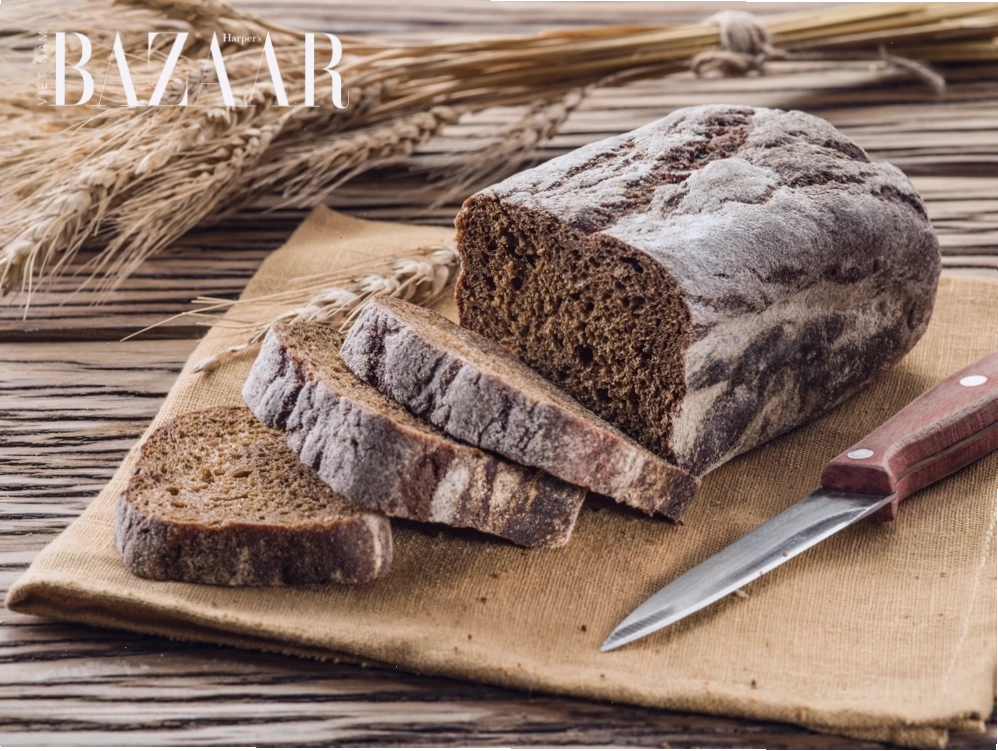Cách làm bánh mì đen nguyên cám hỗ trợ giảm cân