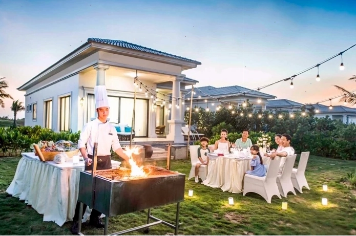 Cận cảnh các ban thờ bên trong Đền Cờn