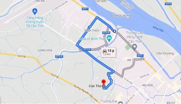 Cận cảnh các cột trụ và mái vòm của Đình Bình Thủy