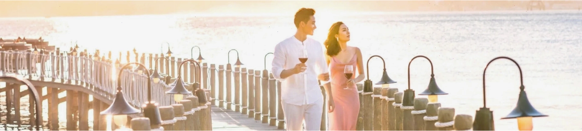 Cảnh biển xanh mát nhìn từ du thuyền
