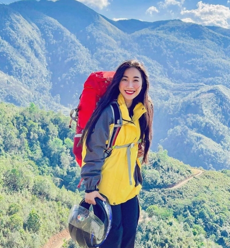 Cảnh quan bao la nhìn từ đỉnh Đèo Pha Đin
