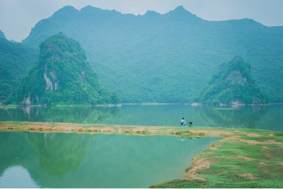 Cảnh quan Hồ Tuy Lai trải dài