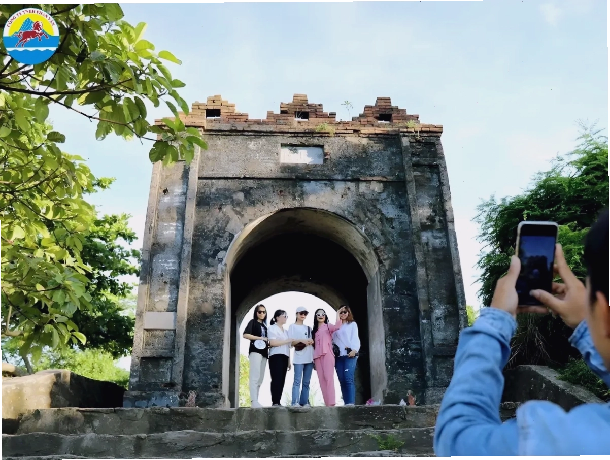 Cảnh quan hùng vĩ nhìn từ Đèo Ngang Hà Tĩnh