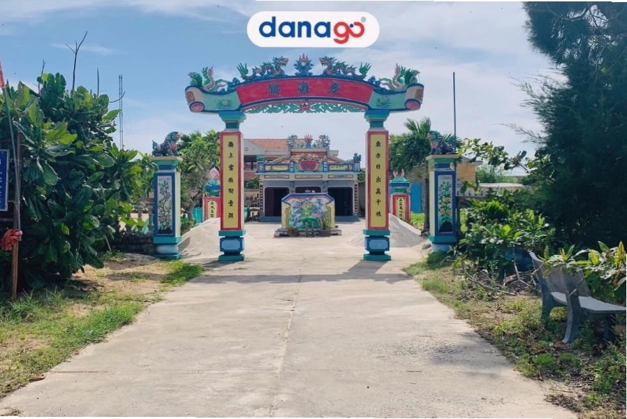 Cảnh quan làng quê yên bình trên đảo Lý Sơn.