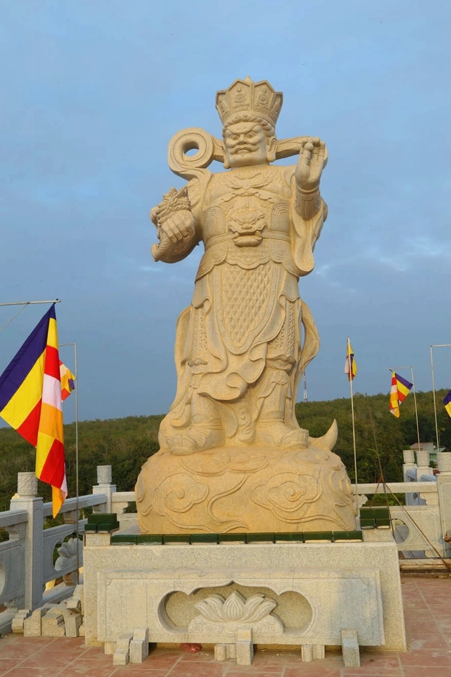 Cảnh quan thiên nhiên bao quanh Chùa Phật Quốc Vạn Thành