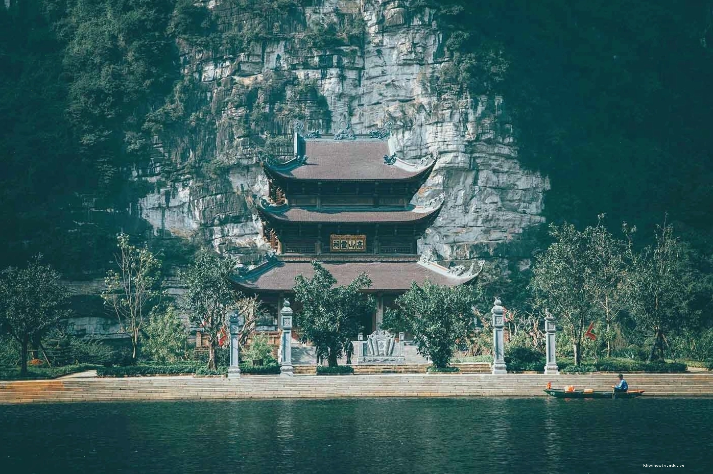 Cảnh quan thiên nhiên hùng vĩ từ đỉnh Hang Múa