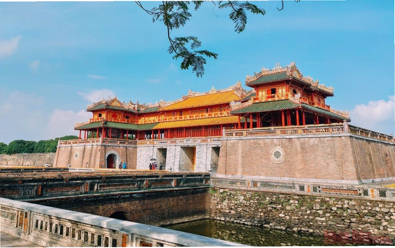 Cảnh quan xanh mát bao quanh các công trình kiến trúc tại Kinh thành Huế
