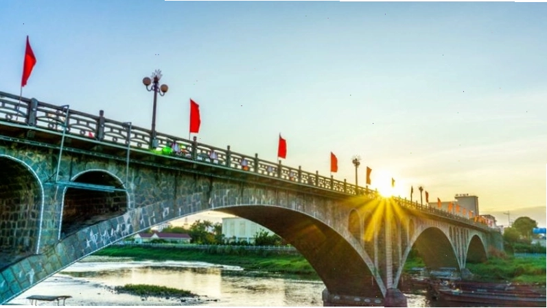 Cây cầu Ka Long hùng vĩ bắc qua sông