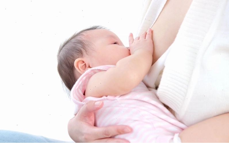 Cha mẹ cần theo dõi sát sao khi sử dụng thuốc hạ sốt cho trẻ