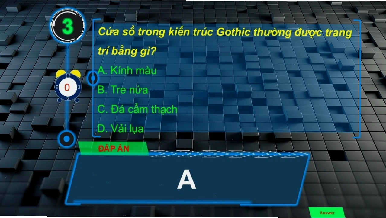 Chi tiết trang trí không đối xứng trong một góc nhà thờ Gothic