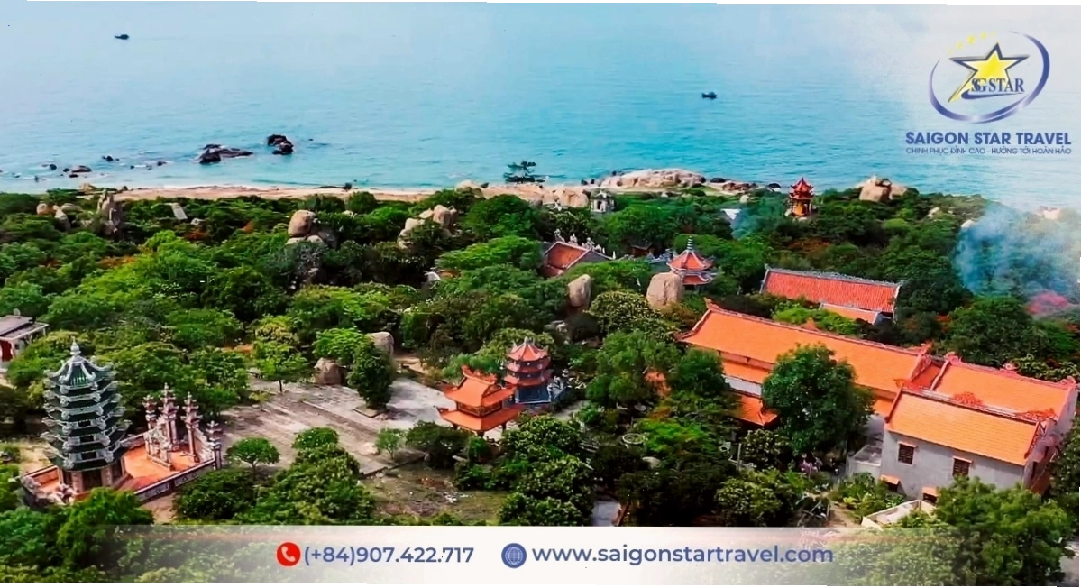 Chùa Cổ Thạch với kiến trúc cổ điển và không gian linh thiêng