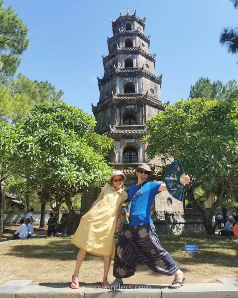 Chùa Thiên Mụ Huế với tháp Phước Duyên cổ kính bên dòng sông Hương