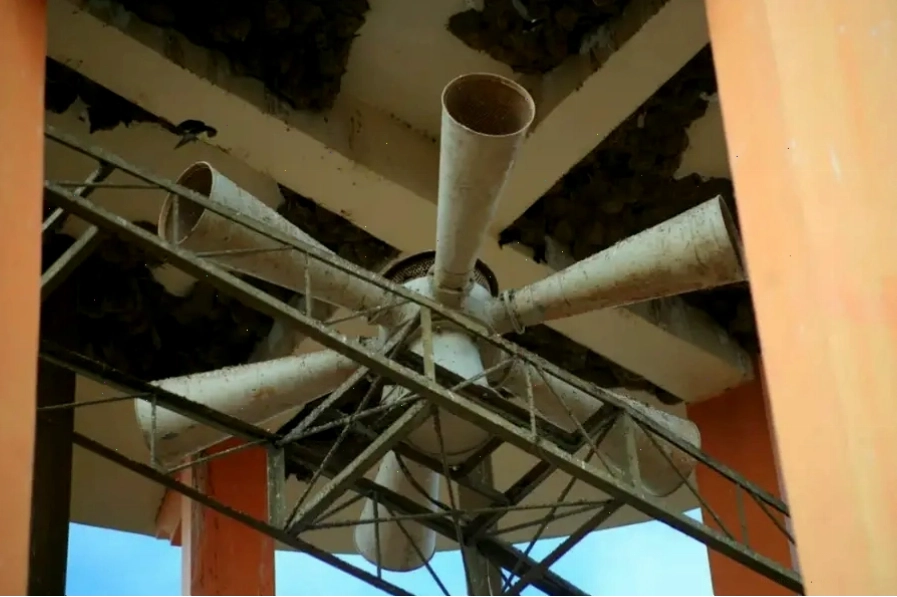Còi tầm tại Nhà Tròn Bà Rịa, một chi tiết kiến trúc lịch sử