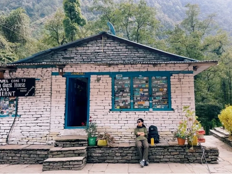 Con đường mòn dẫn lên Annapurna Base Camp với cảnh quan núi non hùng vĩ