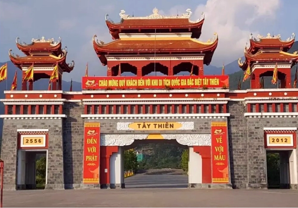 Cổng Tam Quan Chùa Tây Thiên
