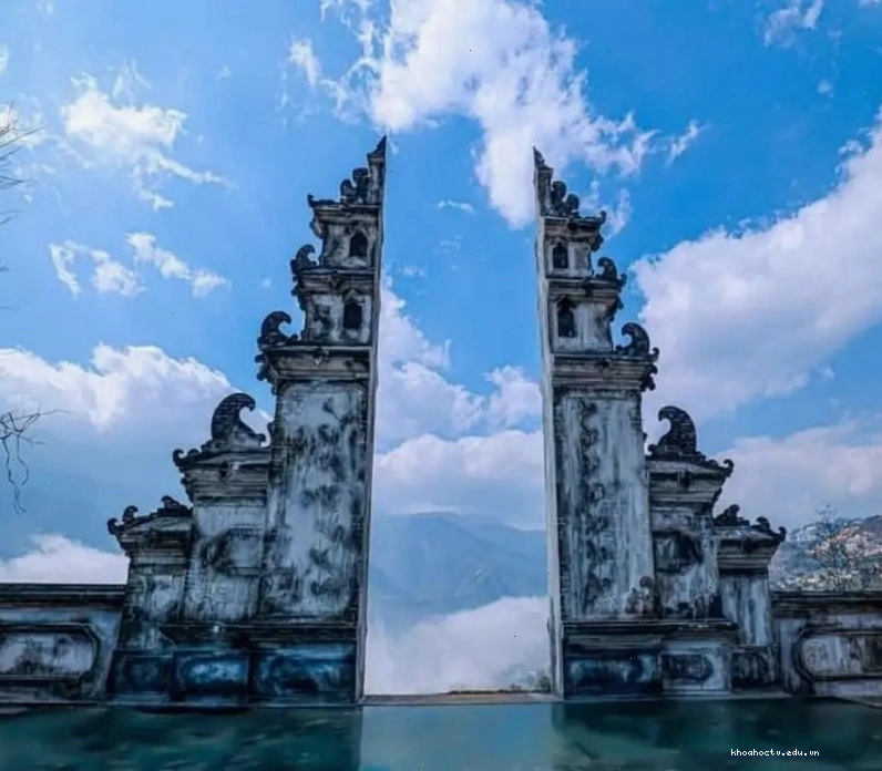 Cổng Trời Ô Quy Hồ Sapa nhìn từ trên cao với biển mây bồng bềnh